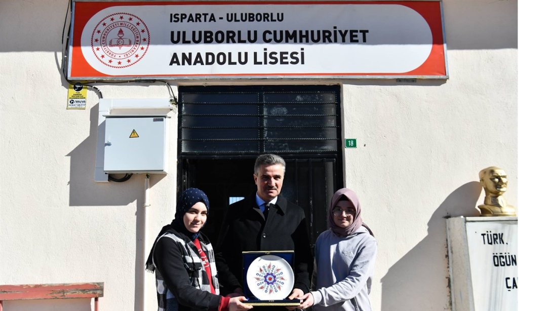Valimiz Sayın Aydın BARUŞ Uluborlu Cumhuriyet Anadolu Lisesini Ziyaret Etti.