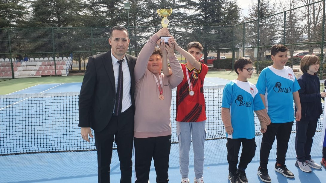 Çakır Hasan Ortaokulumuz kort tenisi müsabakasında küçük erkekler kategorisinde il 3.sü olmuştur